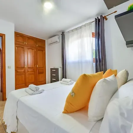 Vila Guzman - Mouna Calpe